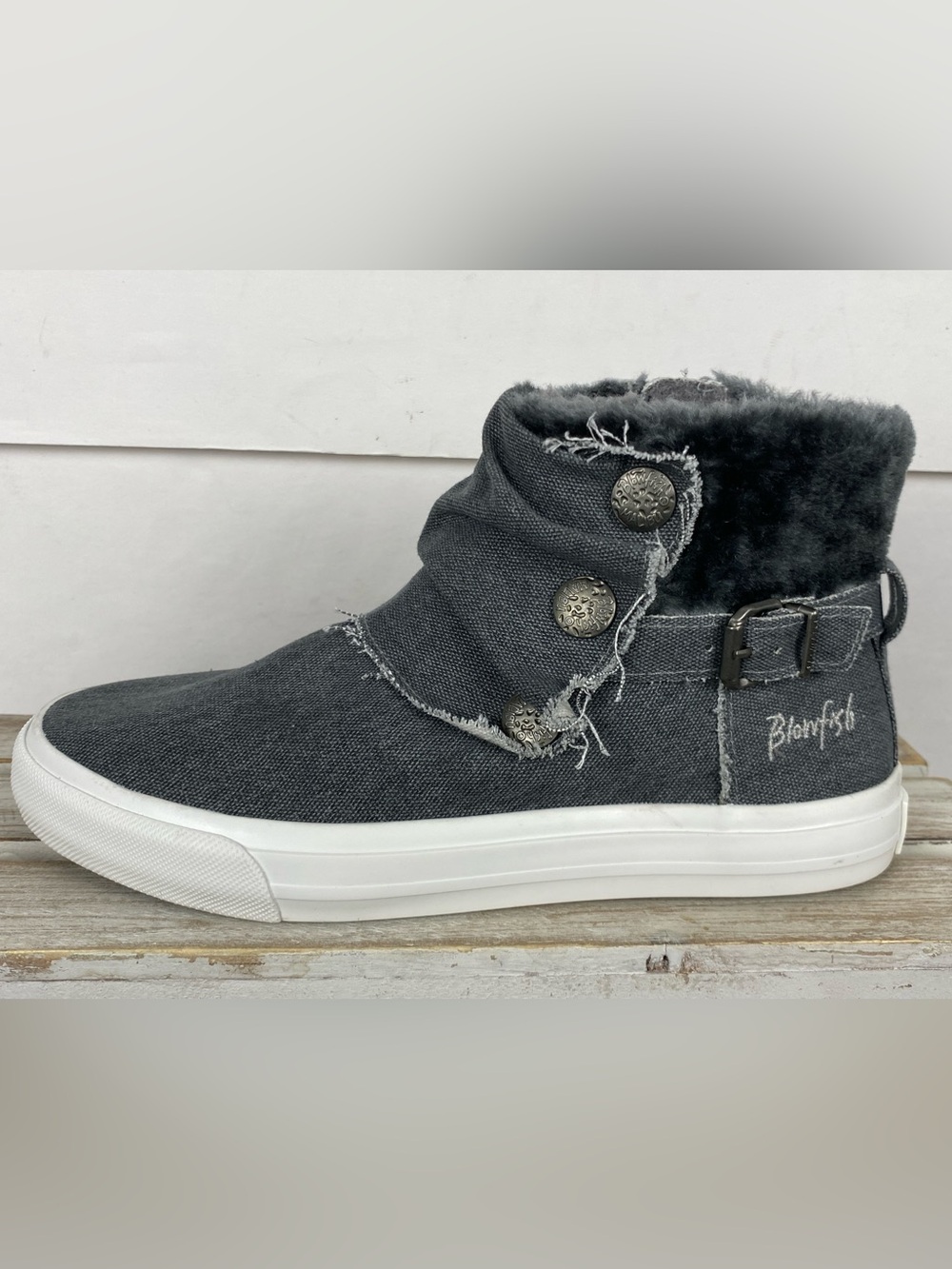 Blowfish Malibu gray ankle booties faux fur lining side zipper closure size 8